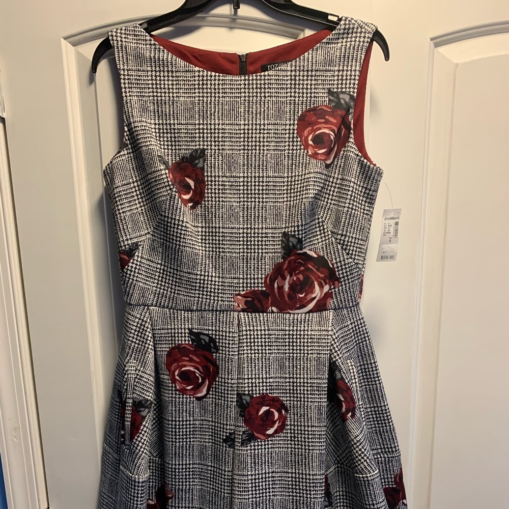 This is a new beautiful Roz&Ali dress. Size 8